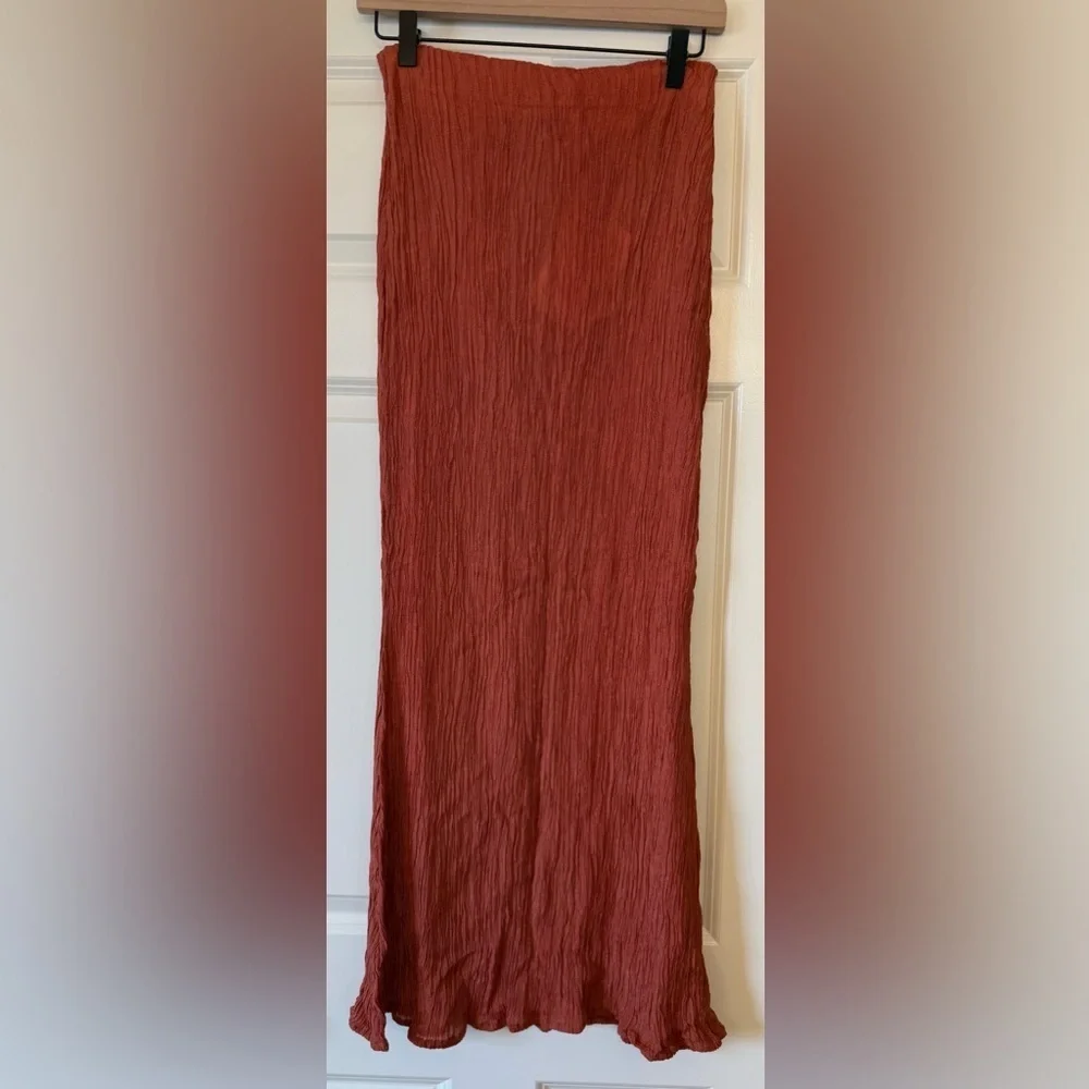 NWT Savannah Morrow Sereia Maxi Skirt in
Scarlette Peace Silk and Bamboo size XS - Picture 2 of 9